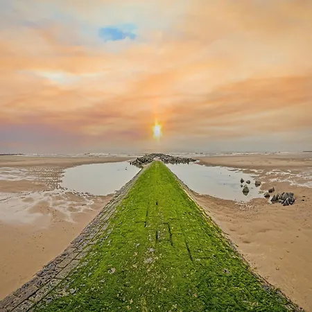 Sea View Escape, Middelkerke, Cleaning Included Apartman
