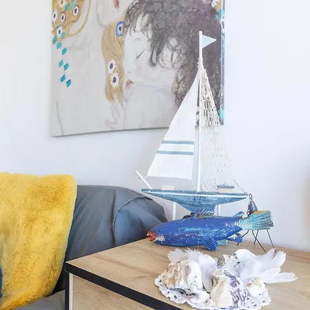 Sea View Escape, Middelkerke, Cleaning Included Apartman *