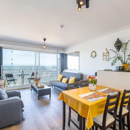 Sea View Escape, Middelkerke, Cleaning Included Apartment
